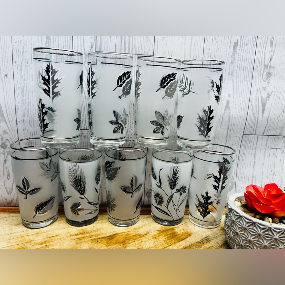 Libbey Silver Leaf Vintage Frost Etched Shot Juice Glasses MCM
1960's 4 oz Set 9